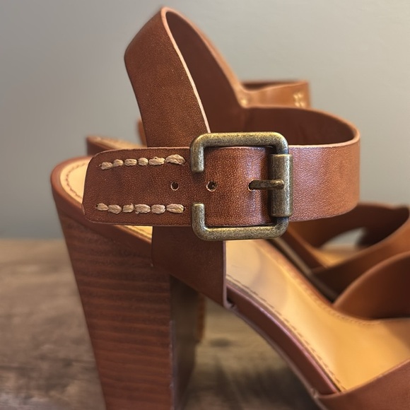 Crown Vintage Tan High Heel Sandals Size 6.5M - Picture 3 of 11
